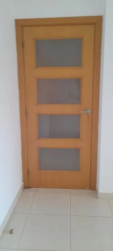 Decoraldetalle puerta en madera